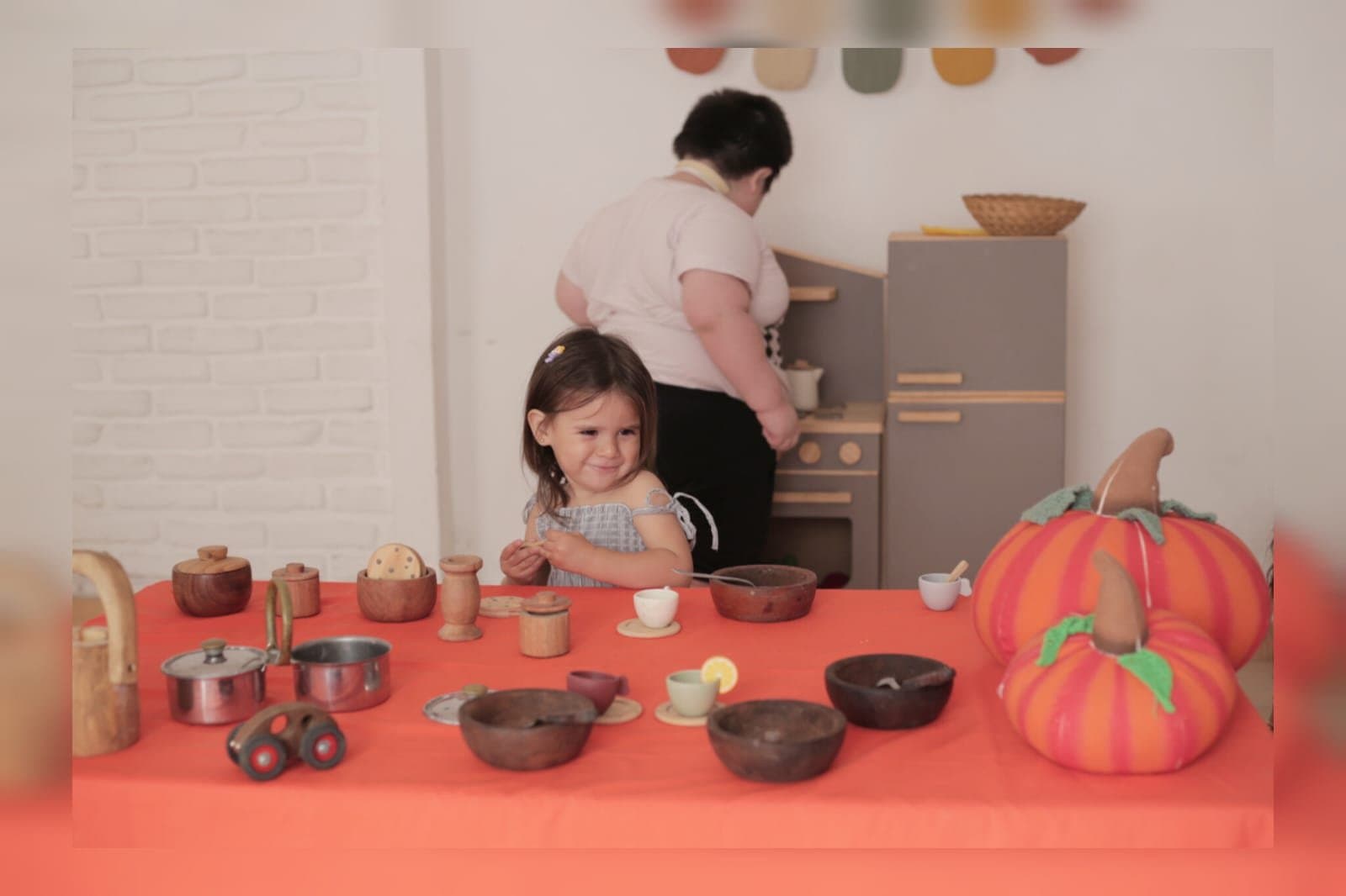 Cocinita de madera para juego simbólico en el Jardín Spinetta